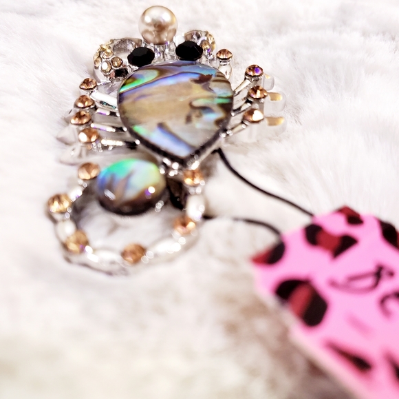 Orange crystal abalone inlay scorpion brooch - Picture 11 of 12